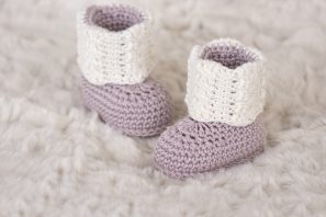Apricity Cable Baby Booties – Crochet Pattern